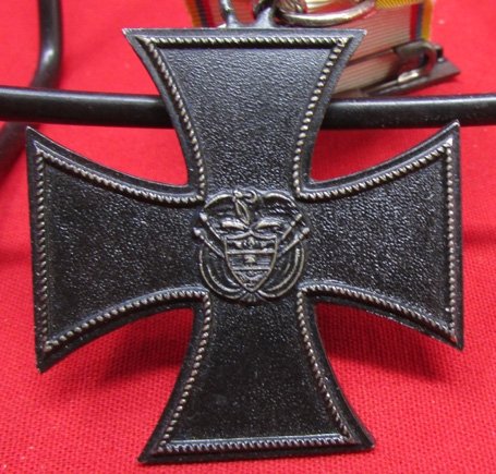  Colombia, Korean War, Distinguished Service Medal & Miniature, Cruz de Hierro — image 3