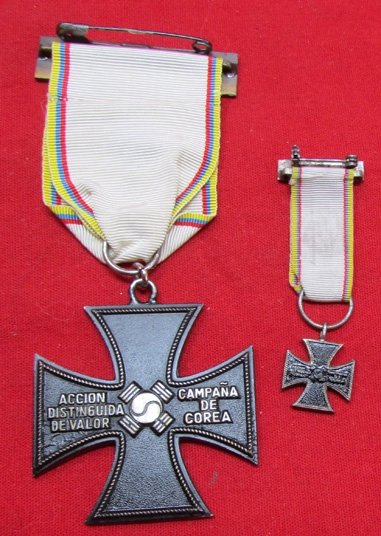  Colombia, Korean War, Distinguished Service Medal & Miniature, Cruz de Hierro — image 5
