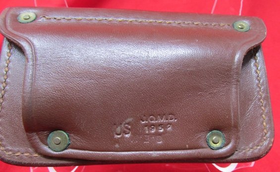  US Korean War, Brown Leather Carlisle Bandage Pouch & Bandage, JQMD 1952 — image 3