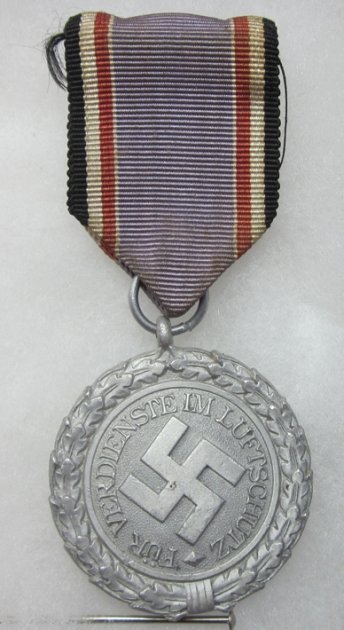  German WWII Medal, Luftschutz 2nd Class — image 2