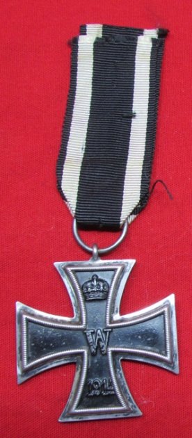  German WWI Iron Cross 2nd Class, KO Marked Ring — image 2