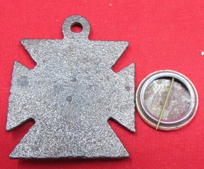  British WWI, Propaganda Iron Cross, 'To Der Kaiser' with To Hell With The Kaiser Pin — image 4