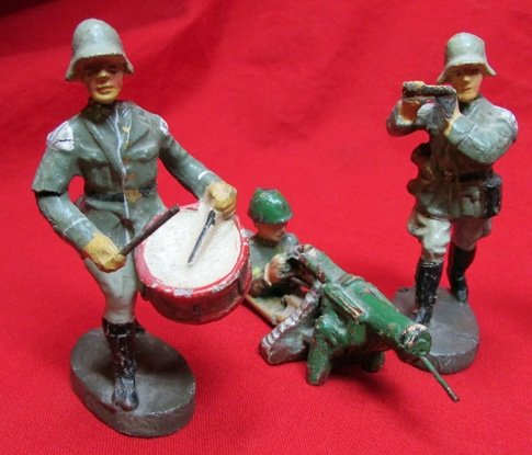  German WWII Elastolin Soldier Lot, 7 Assorted Figures — image 3
