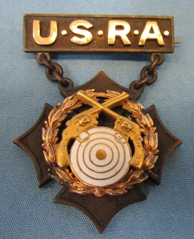  US WWI Era Gold & Bronze Pistol Marksmanship Badge, U.S.R.A. — image 2