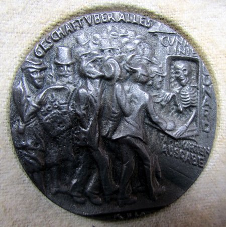  British WWI Lusitania Sinking Table Medal & Box — image 5