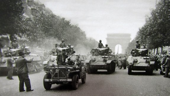  French WWII, 1944 Paris Liberation Parade, Commercial Photo Lot — image 5