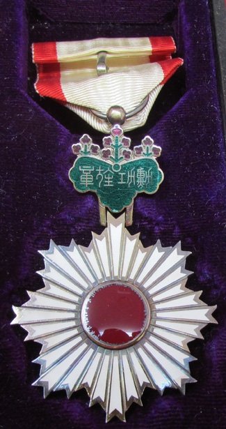  Japanese Order of the Rising Sun, 5th Class, Cased — image 4