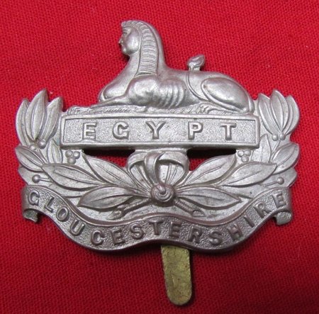 British WWI-WWII Gloucestershire Regiment Cap Badge — image 2
