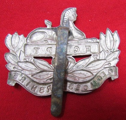  British WWI-WWII Gloucestershire Regiment Cap Badge — image 3