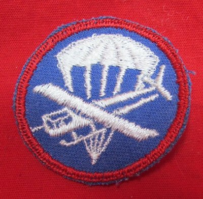  US WWII Airborne Enlisted Para-Glider Hat Insignia — image 2