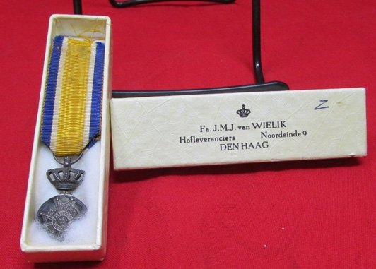  Dutch Post WWII, Miniature Silver Medal, Orange-Nassau, Boxed — image 2