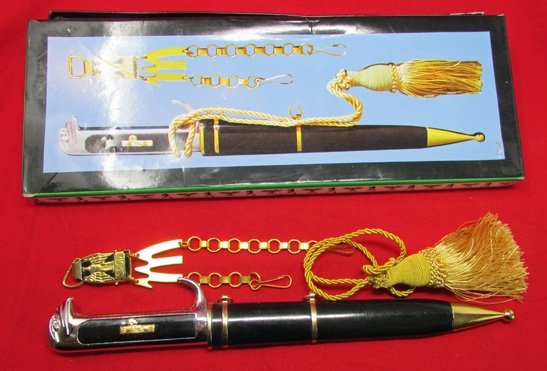  Italian WWII Pattern, Fascist Leaders Dagger & Box. REPLICA — image 4