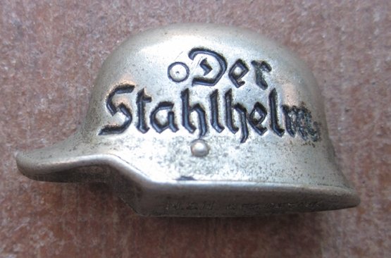  German WWII Stahlhelm Membership Badge, N&H Mfg — image 2
