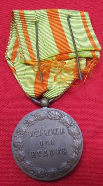  French WWII POW Escapee Medal, Medaille Des Evades — image 3