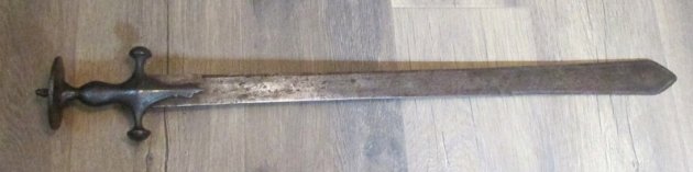  India, Mid to Late 19th Century, Straight Bladed Talwar Sword — image 3