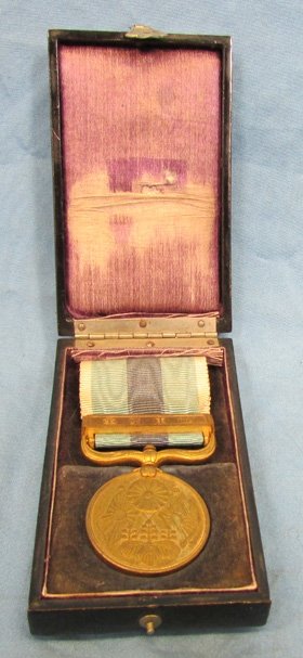  Japanese 19041905 Russo Japanese War Medal, Cased — image 3