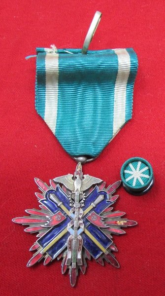  Japanese WWII Order of the Golden Kite, 5th Class, Cased — image 4