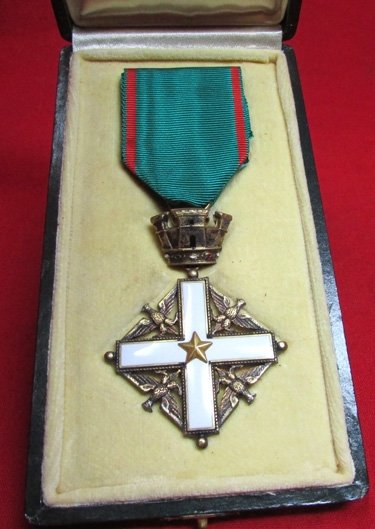  Italy, Order of Military Merit 5th Class, Cased — image 3