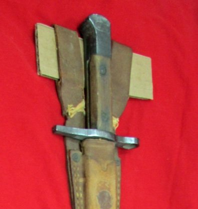  Japanese WWII Late War Type 30 Bayonet Tokyo Hourglass, Ruberized Scabbard & Frog — image 7