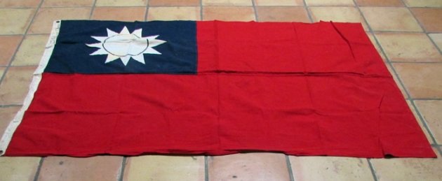  Taiwan Post WWII Era Nationalist Flag, Large Size, 44 x 68 Inches — image 3
