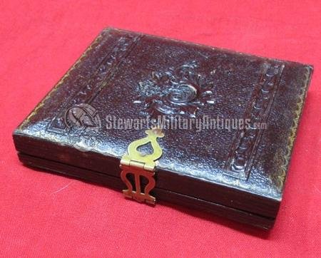  US Civil War Era Cased 6th Plate Tintype, Young Girl Holding An Image — image 6