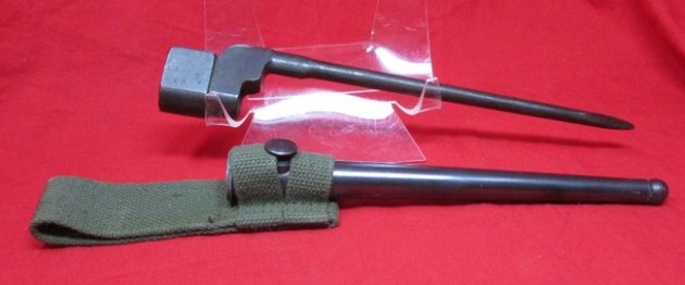  British WWII No 4 MkII Spike Bayonet &, Metal Scabbard — image 3