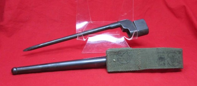  British WWII No 4 MkII Spike Bayonet &, Metal Scabbard — image 4