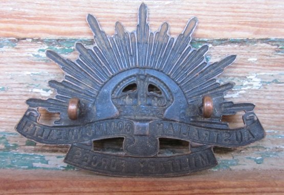  Australia, WWII Commonwealth Forces Hat Badge — image 3
