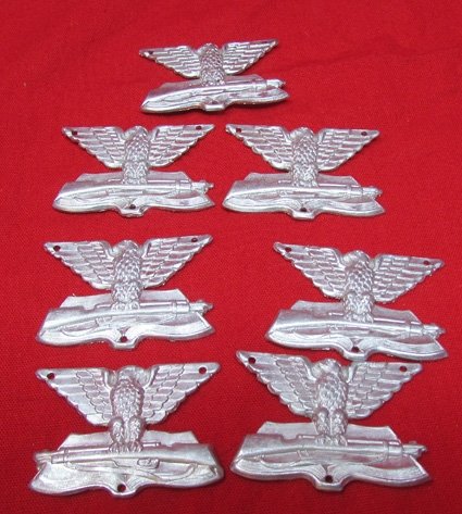  Italy WWII, Insignia Lot, 7 Pieces Vet Bring-Back — image 2