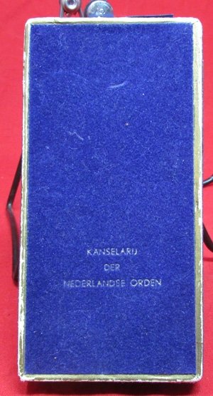  Dutch Post WWII, Silver Medal & Miniature, Order of Orange-Nassau, Boxed — image 2