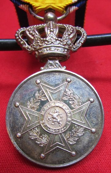  Dutch Post WWII, Silver Medal & Miniature, Order of Orange-Nassau, Boxed — image 5