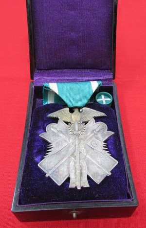  Japanese WWII, 7th Class Order of the Golden Kite, Cased — image 3