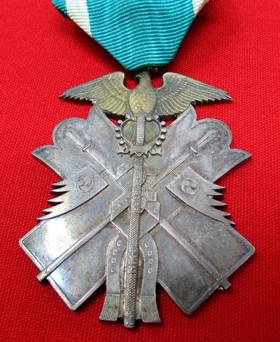  Japanese WWII, 7th Class Order of the Golden Kite, Cased — image 4
