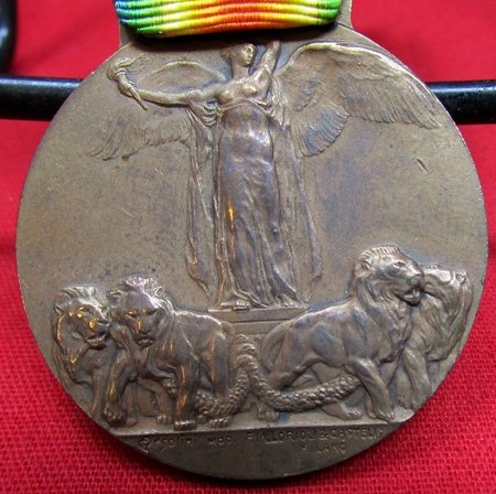  Italian WWI Victory Medal & Ribbon, Type3, F.M. Lorioli & Castelli-Milano — image 3