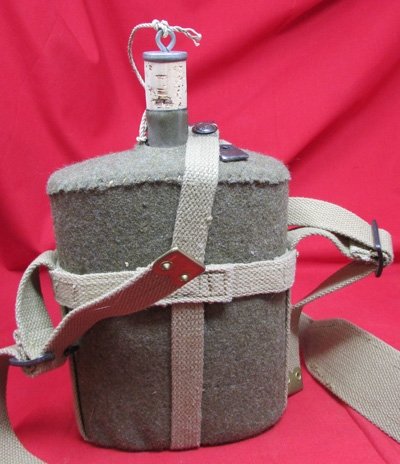  British WWII P37 Pattern Canteen 1943 Dated Strap — image 4