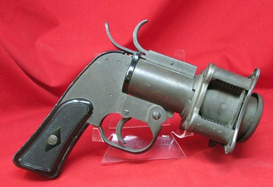  US WWII M8 Flare Pistol & Aircraft Muzzle Attachment — image 2