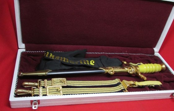  East German Volksmarine Admiral Dagger, Cased — image 3