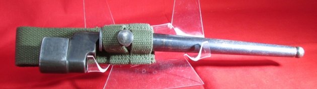  British WWII No 4 MkII Spike Bayonet &, Metal Scabbard — image 2