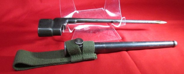  British WWII No 4 MkII Spike Bayonet &, Metal Scabbard — image 4