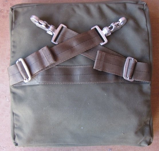 US Vietnam War, USAF Aviators Seat Pack Survival Kit, Over Water, 1964 — image 2