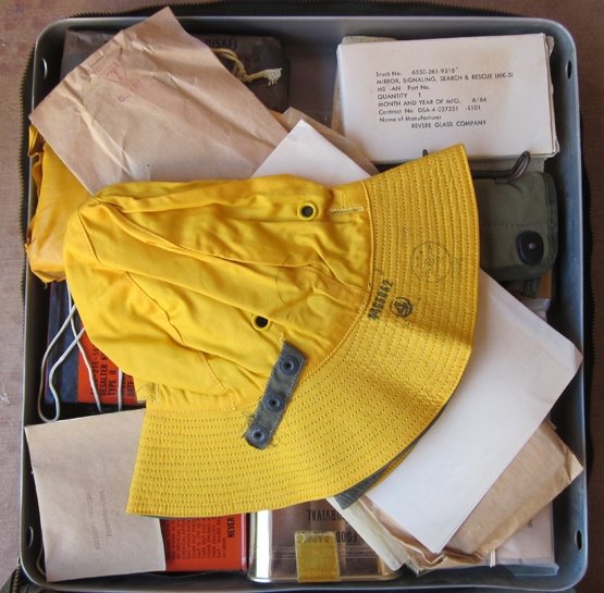  US Vietnam War, USAF Aviators Seat Pack Survival Kit, Over Water, 1964 — image 4