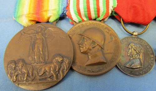  Italian WWI Soldiers, Six Place Medal Bar, — image 3