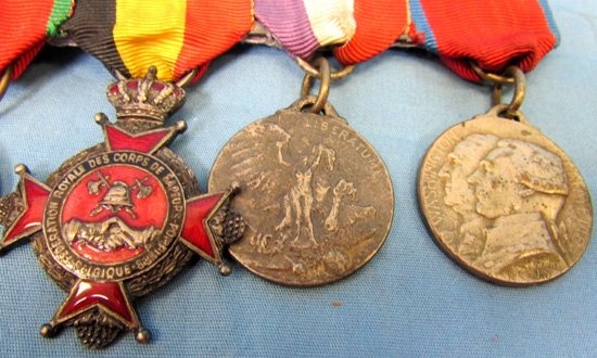  Italian WWI Soldiers, Six Place Medal Bar, — image 5