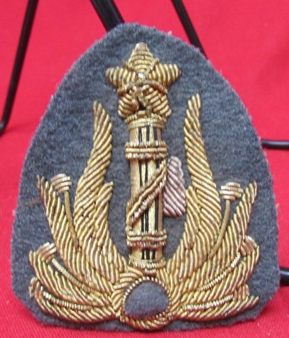  Italian WWII Blackshirt Militia Officers Hat Insignia — image 2