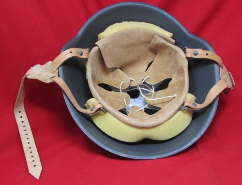  East German, Cold War Era Steel Helmet, Complete — image 4