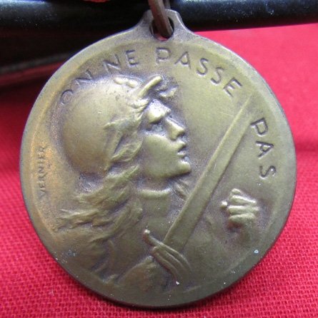 French WWI Verdun Medal and Ribbon — image 3