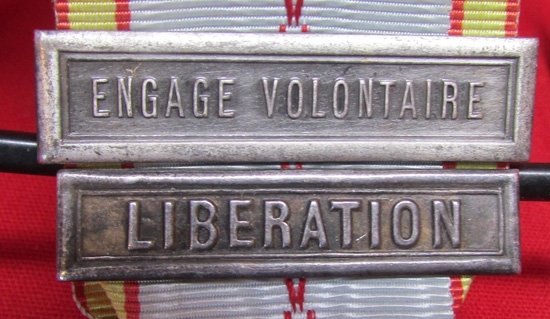  French WWII, 1939-1945 Commemorative War Medal, 2 Clasps — image 3