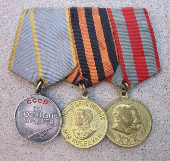  Soviet WWII Medal Trio, Silver Combat Service, 246194 — image 2