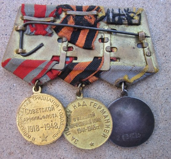  Soviet WWII Medal Trio, Silver Combat Service, 246194 — image 3