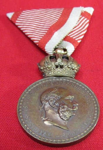  Austrian WWI Signum Laudis Medal, War Ribbon — image 2